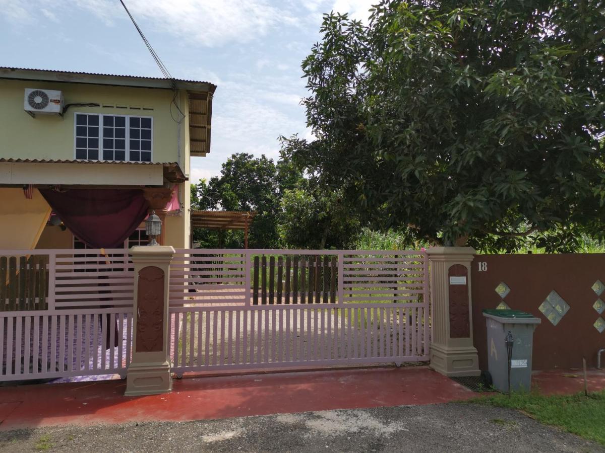 Sri Makmur Pontian Homestay Pontian Besar Экстерьер фото